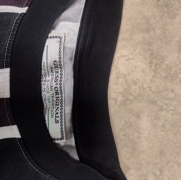 Guess tshirt - Picture 2 of 2